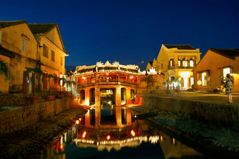 Chua Cau (The Covered Bridge) is the iconic symbol of Hoi An.